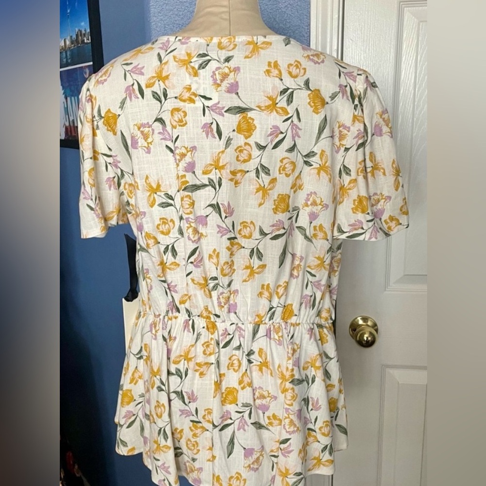 Floral Linen Peplum Top - Picture 2 of 2